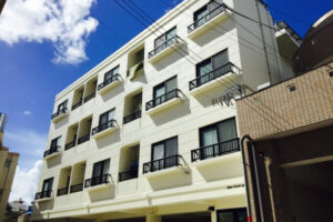 浦添市勢理客1丁目・一棟売アパート｜2億500万円・全9戸・RC造4階建｜収益物件